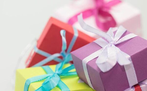 Ideias para presente de aniversário: confira dicas criativas para gastar pouco em bons presentes